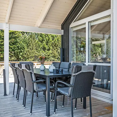 A Beautiful 8-person Home, Just A 5-minute Walk From The Sandy Beach, Holiday home