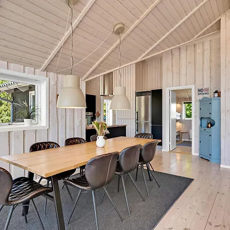 A Beautiful 8-person Home, Just A 5-minute Walk From The Sandy Beach, *