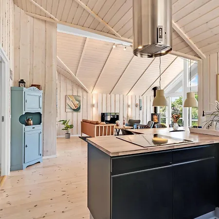 A Beautiful 8-person Home, Just A 5-minute Walk From The Sandy Beach, Knebel