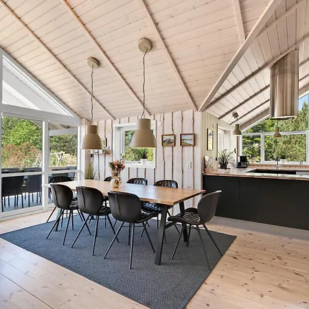 A Beautiful 8-person Home, Just A 5-minute Walk From The Sandy Beach, * Knebel