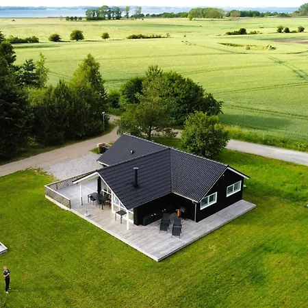 A Beautiful 8-person Home, Just A 5-minute Walk From The Sandy Beach, * Knebel